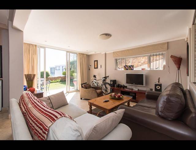 1 BEDROOM APARTMENT TO LET IN CAMPS BAY